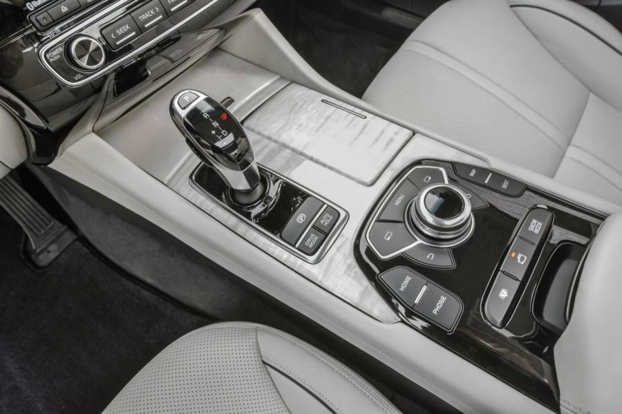  Kia K900 2015 года  (фото 9 из 21)